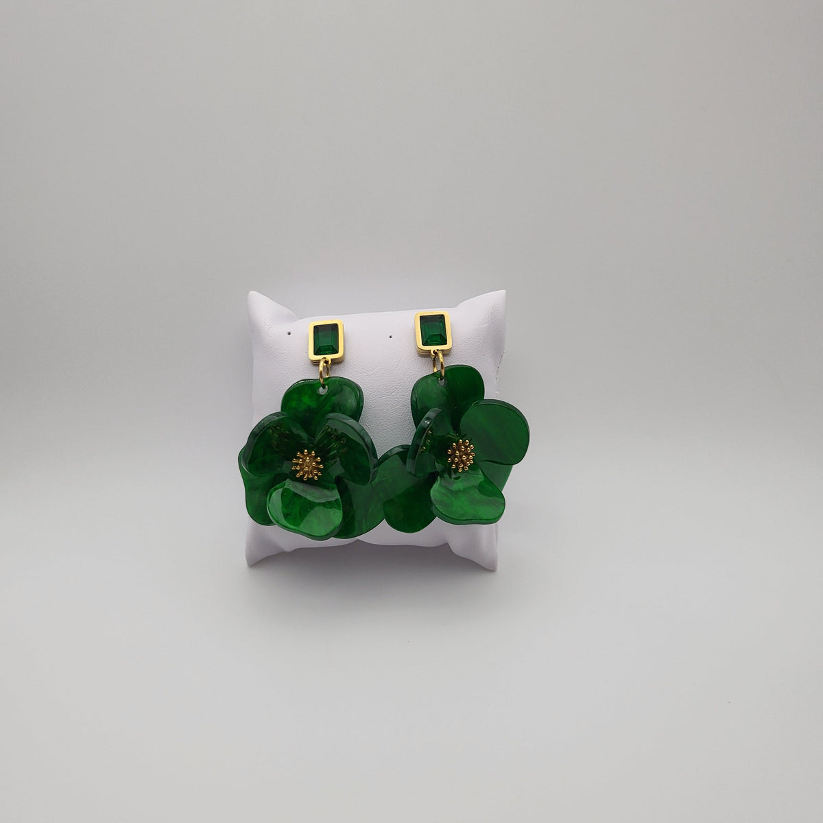 Boucles d'oreilles légères fleurs en relief vert marbré – Acier inoxydable doré