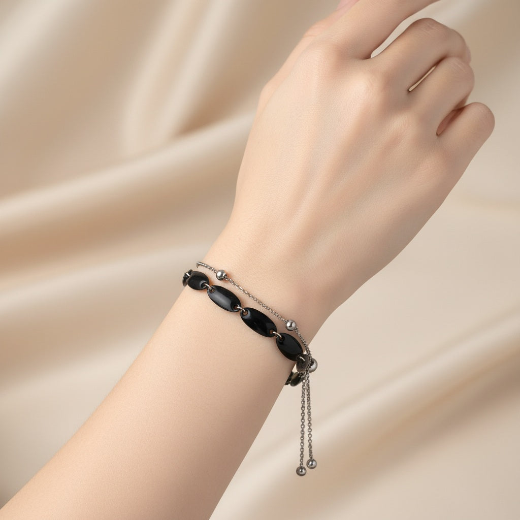 Bracelet Double Rang – Intercalaires Ovales Résine Noire et Chaîne Argentée