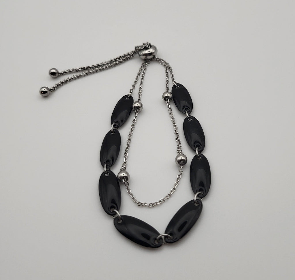 Bracelet Double Rang – Intercalaires Ovales Résine Noire et Chaîne Argentée