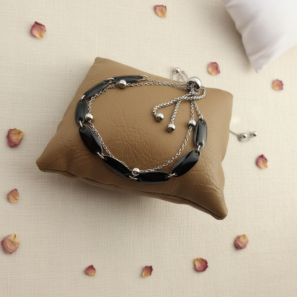 Bracelet Double Rang – Intercalaires Ovales Résine Noire et Chaîne Argentée