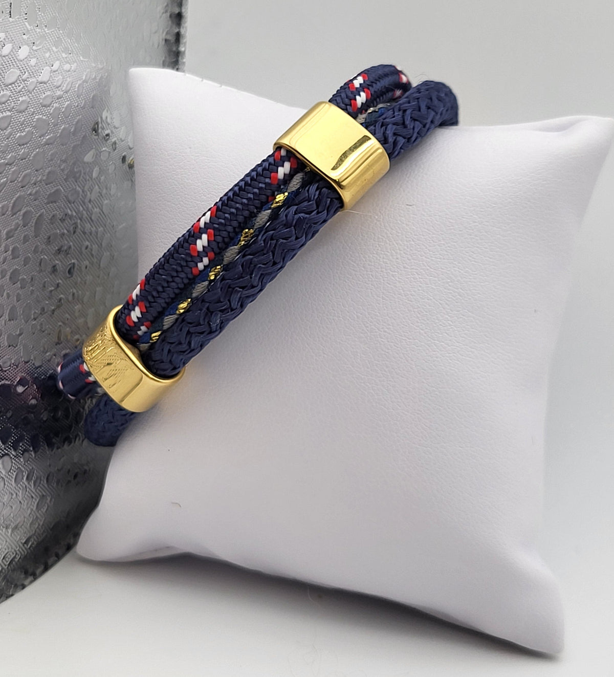 Bracelet Homme Ajustable 3 Rangs Cordons Tressés – Bleu Marine, Rouge et Taupe Doré