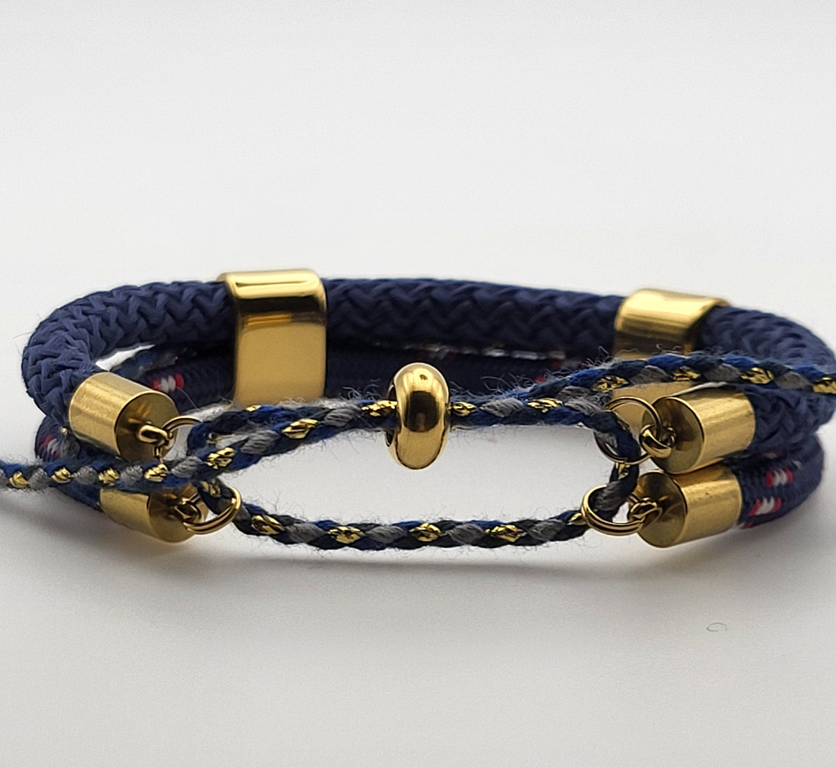 Bracelet Homme Ajustable 3 Rangs Cordons Tressés – Bleu Marine, Rouge et Taupe Doré