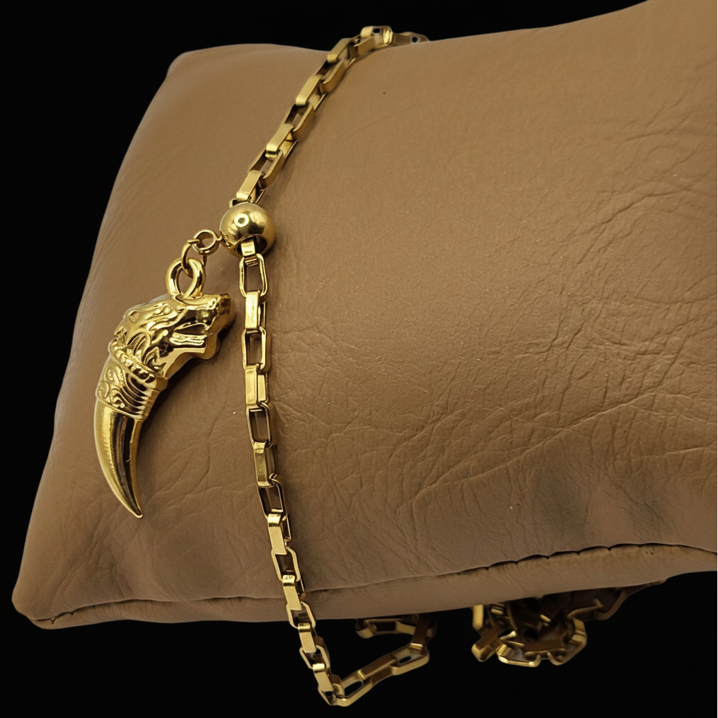 Collier homme pendentif tigre angle côté - fond noir
